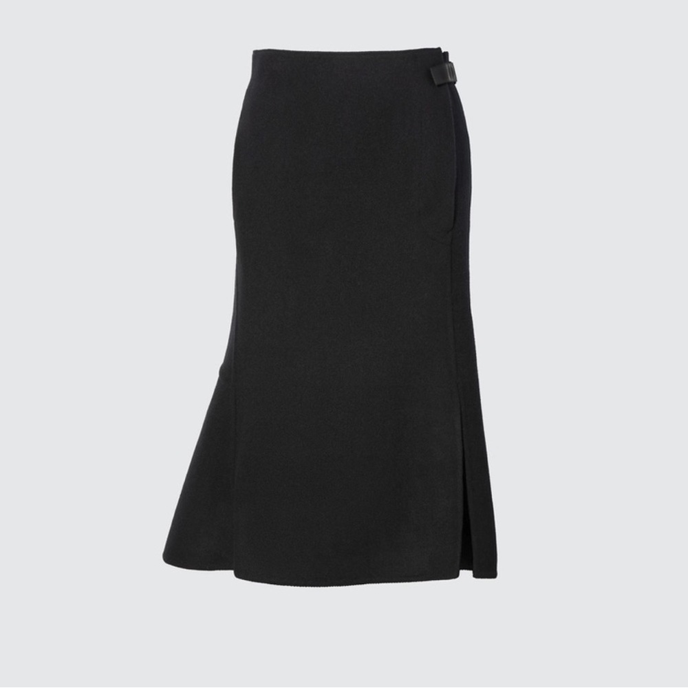 NWT Jil Sander x Uniqlo sophisticated double face skirt. Size 2. Black.